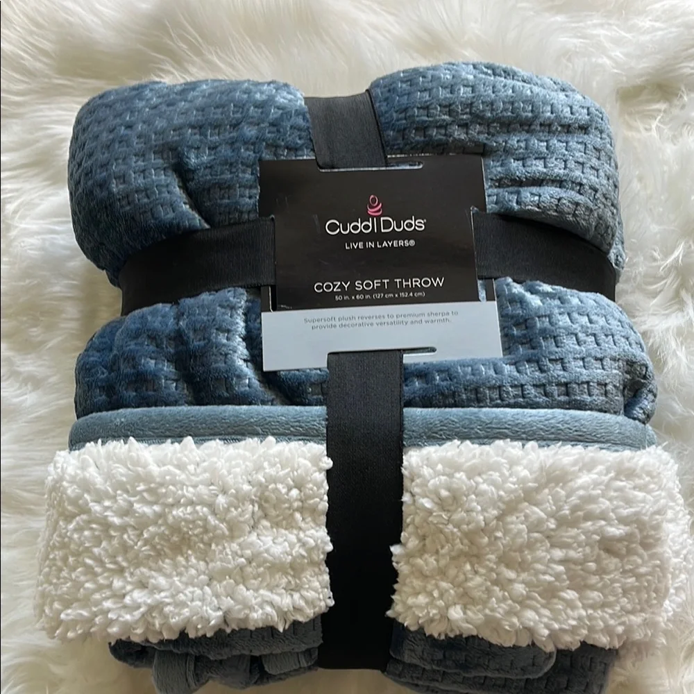 🆕 Cuddl Duds Waffle Textured Blue and White Cozy Soft Throw